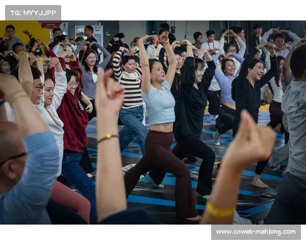 进博会百人瑜伽活动联动运动品牌,健康生活方式推广加速 进博会百人瑜伽活动联动运动品牌,健康生活方式推广加速