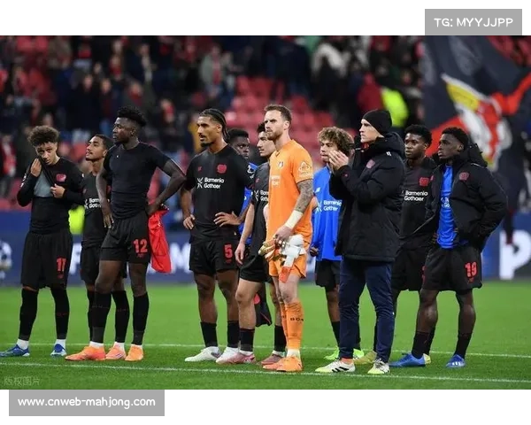 欧冠附加赛现场:勒沃库森球迷远征希腊,客场助威声势浩大 欧冠附加赛现场:勒沃库森球迷远征希腊,客场助威声势浩大